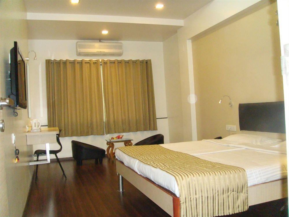 My Bizz Hotel Sapna Πούνε Εξωτερικό φωτογραφία