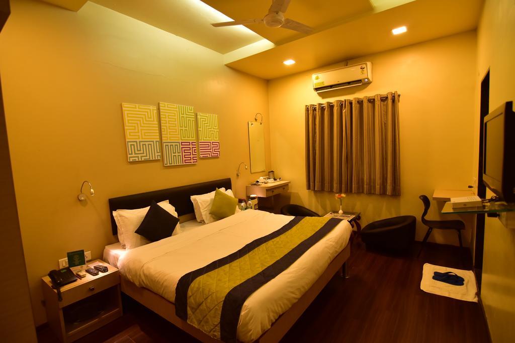 My Bizz Hotel Sapna Πούνε Εξωτερικό φωτογραφία