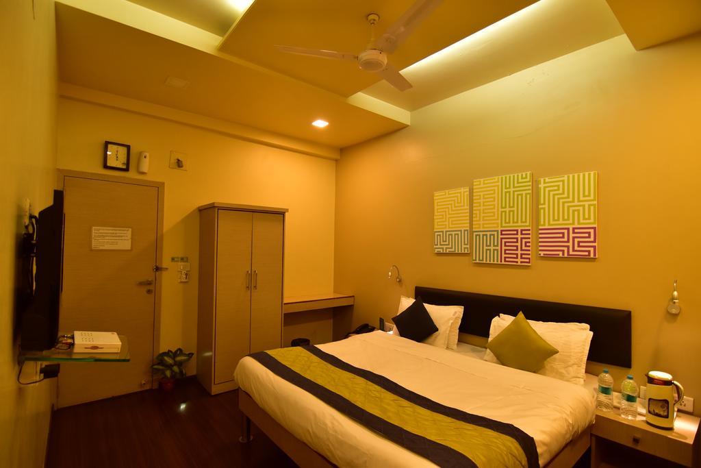 My Bizz Hotel Sapna Πούνε Εξωτερικό φωτογραφία
