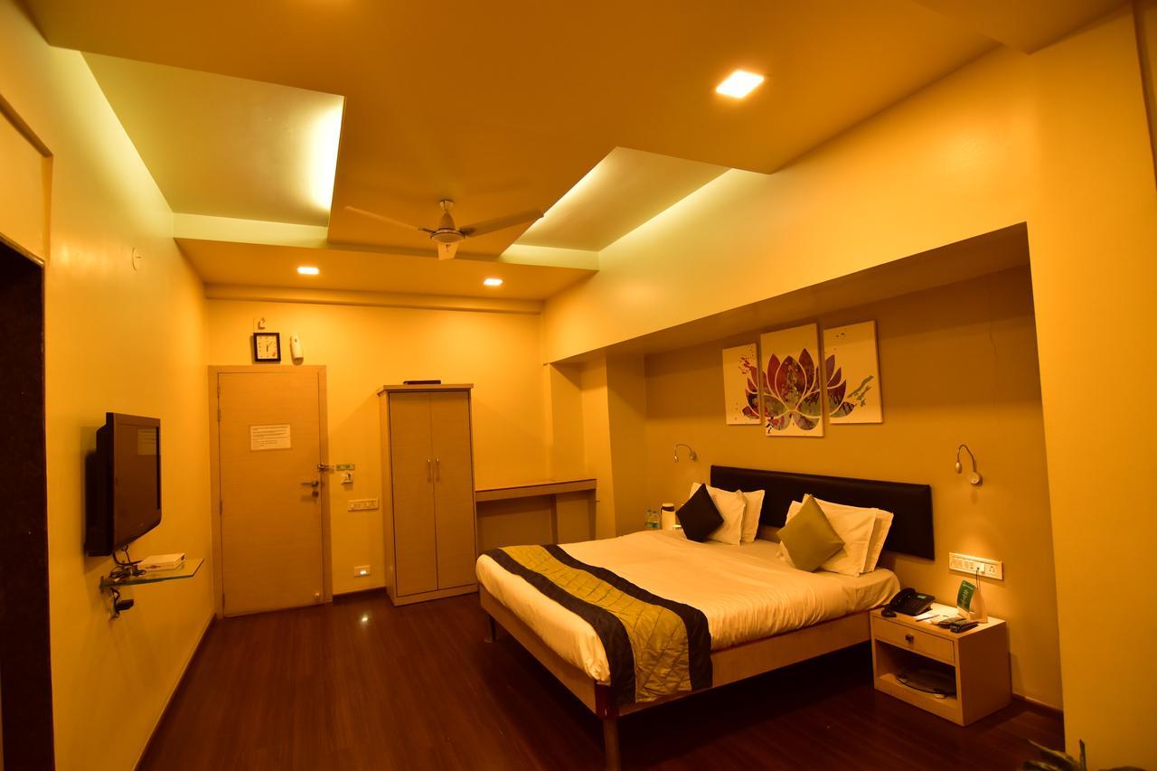 My Bizz Hotel Sapna Πούνε Εξωτερικό φωτογραφία