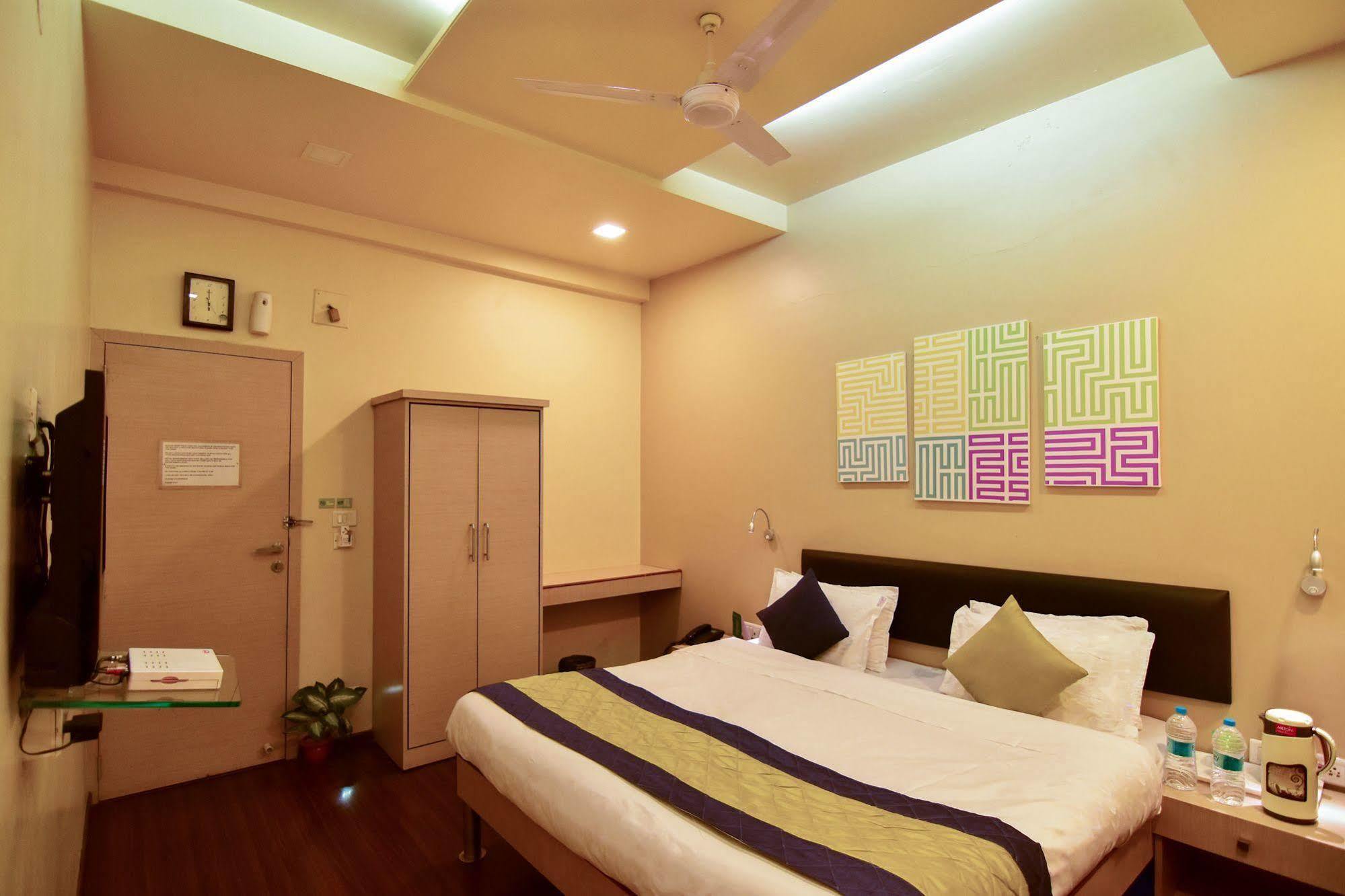My Bizz Hotel Sapna Πούνε Εξωτερικό φωτογραφία