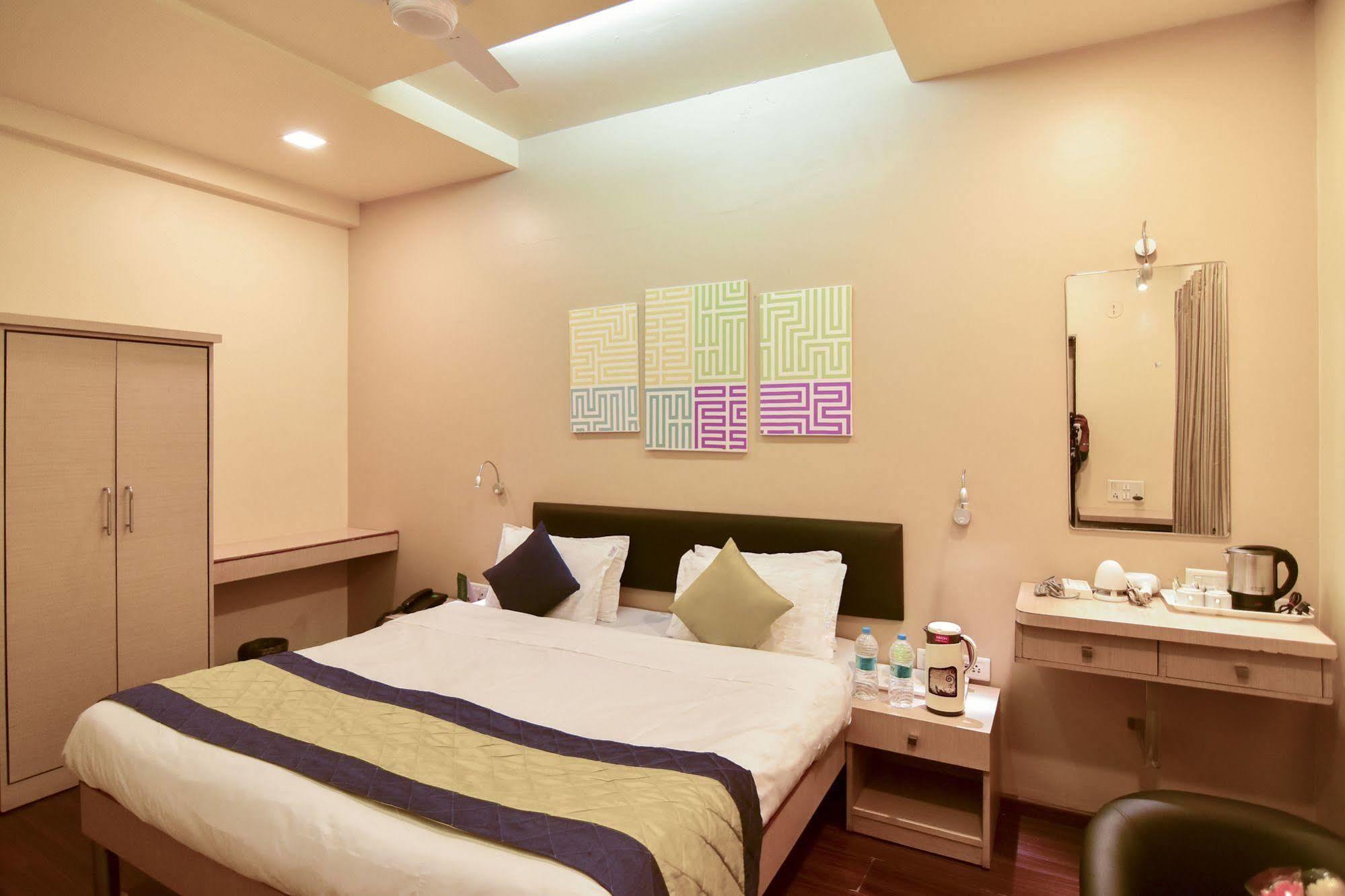 My Bizz Hotel Sapna Πούνε Εξωτερικό φωτογραφία