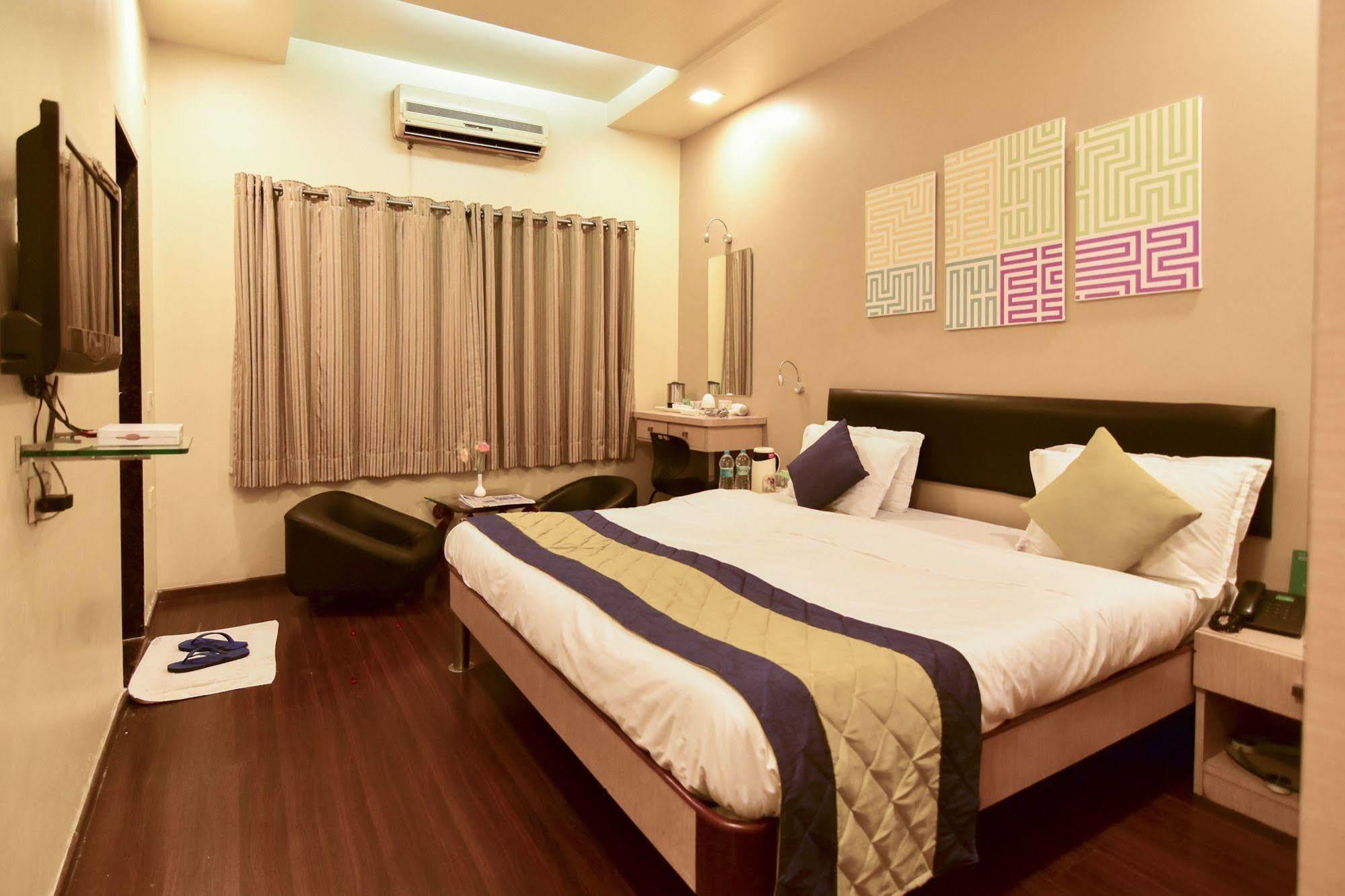 My Bizz Hotel Sapna Πούνε Εξωτερικό φωτογραφία