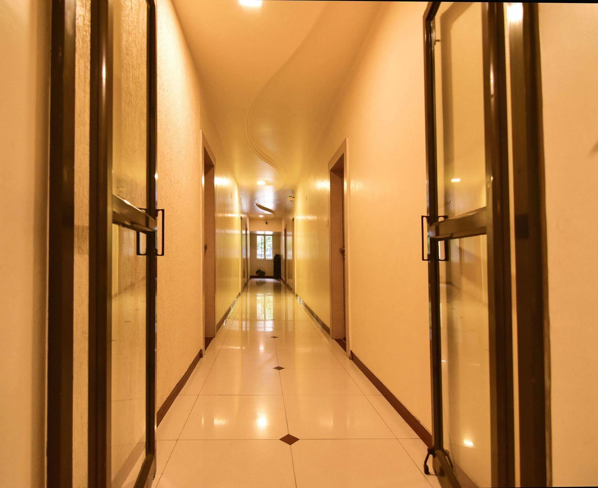 My Bizz Hotel Sapna Πούνε Εξωτερικό φωτογραφία