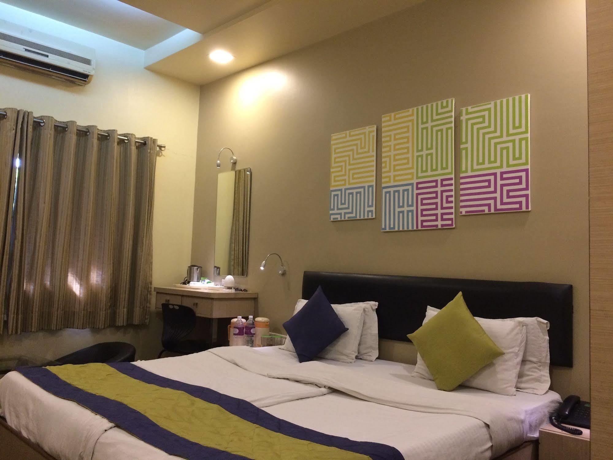 My Bizz Hotel Sapna Πούνε Εξωτερικό φωτογραφία
