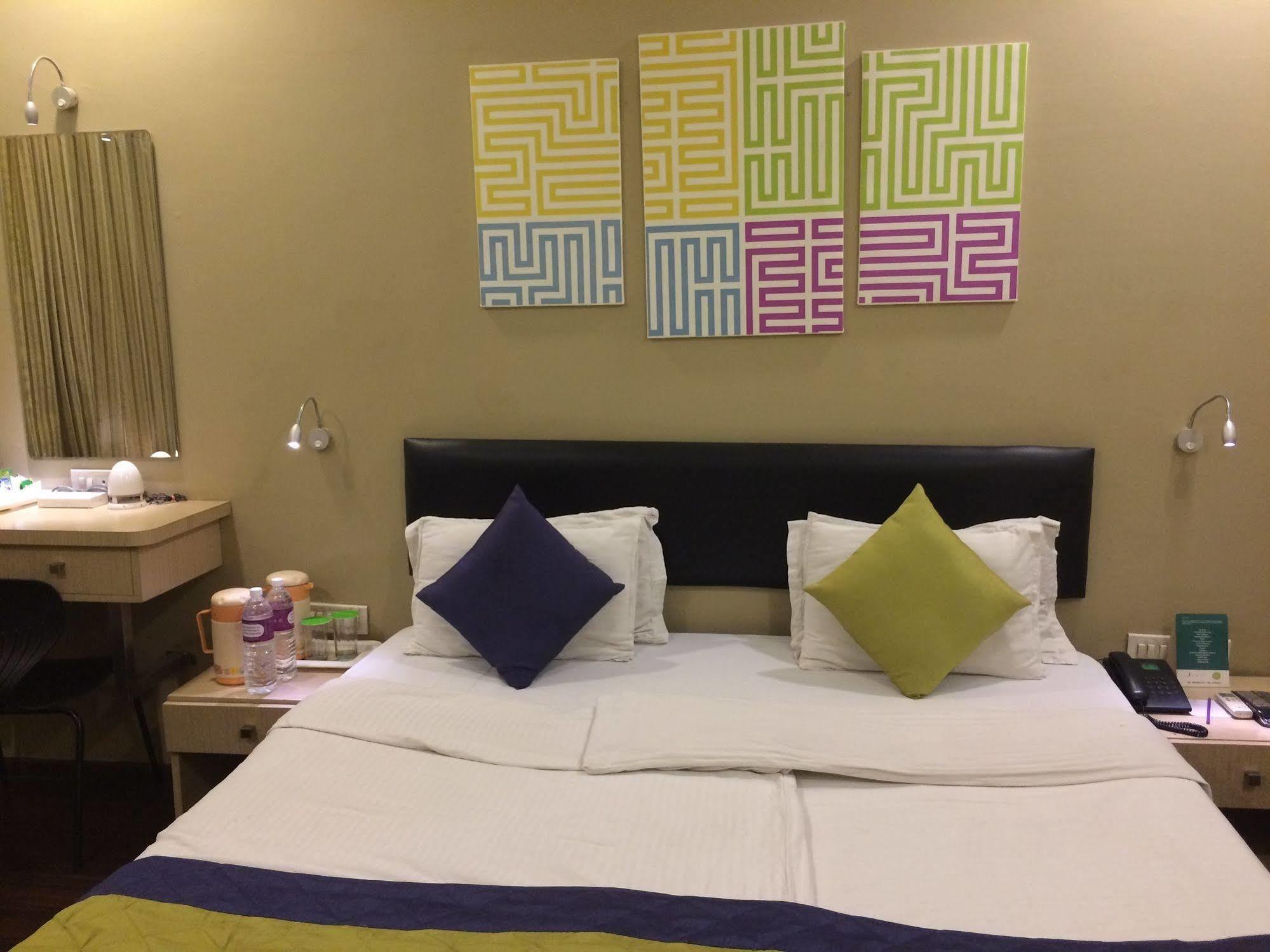 My Bizz Hotel Sapna Πούνε Εξωτερικό φωτογραφία