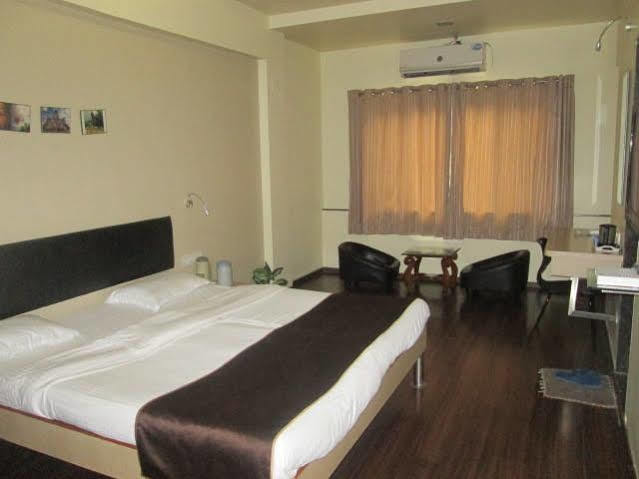 My Bizz Hotel Sapna Πούνε Εξωτερικό φωτογραφία