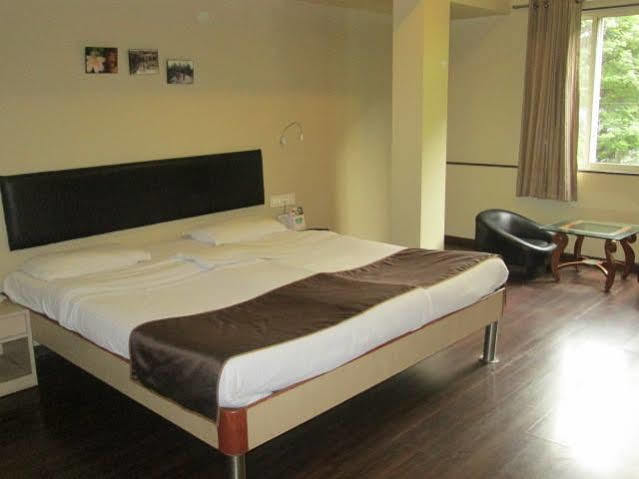 My Bizz Hotel Sapna Πούνε Εξωτερικό φωτογραφία